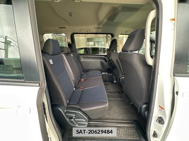 Toyota VOXY 2019-06 7802820-13
