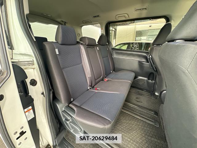 Toyota VOXY 2019-06 7802820-14