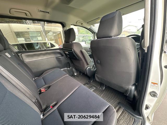Toyota VOXY 2019-06 7802820-15
