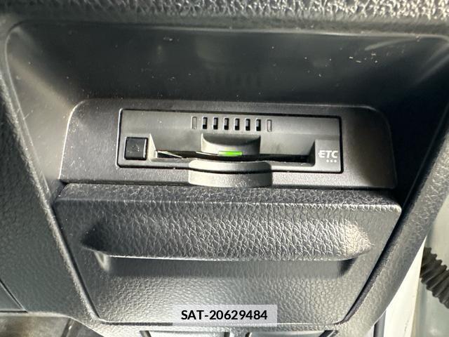Toyota VOXY 2019-06 7802820-6