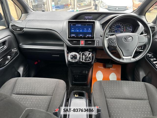 Toyota VOXY 2019-05 7802825-1