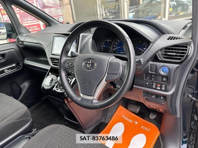Toyota VOXY 2019-05 7802825-11