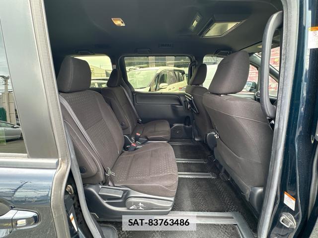 Toyota VOXY 2019-05 7802825-12