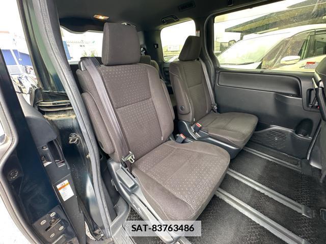 Toyota VOXY 2019-05 7802825-13