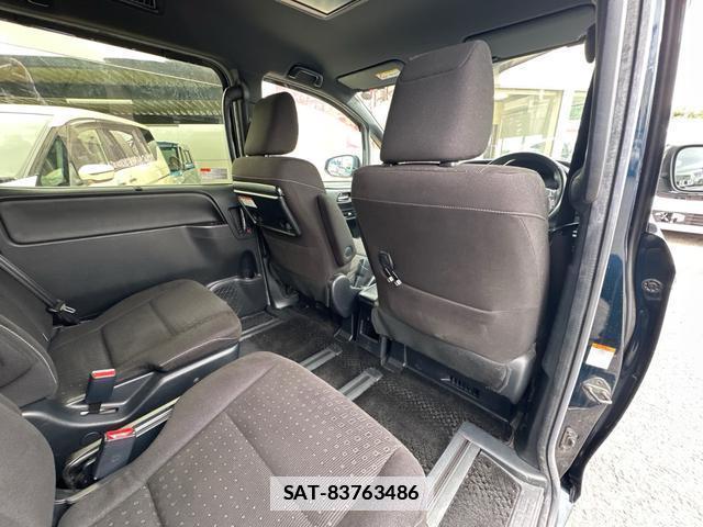 Toyota VOXY 2019-05 7802825-14