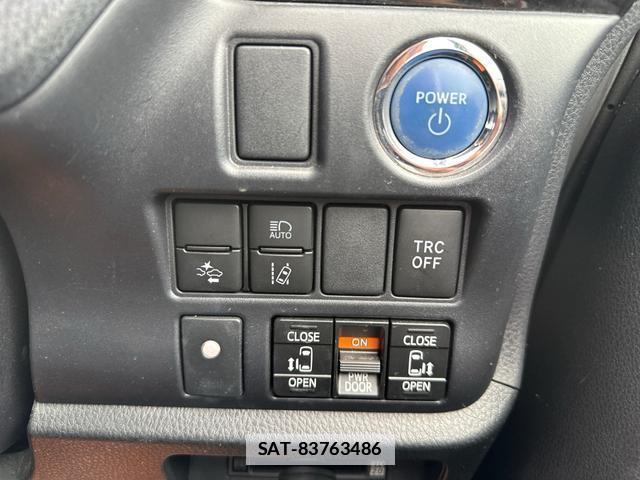 Toyota VOXY 2019-05 7802825-7
