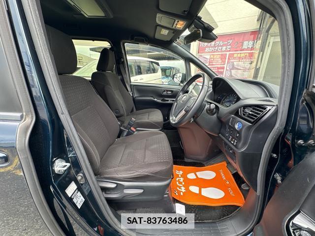 Toyota VOXY 2019-05 7802825-9