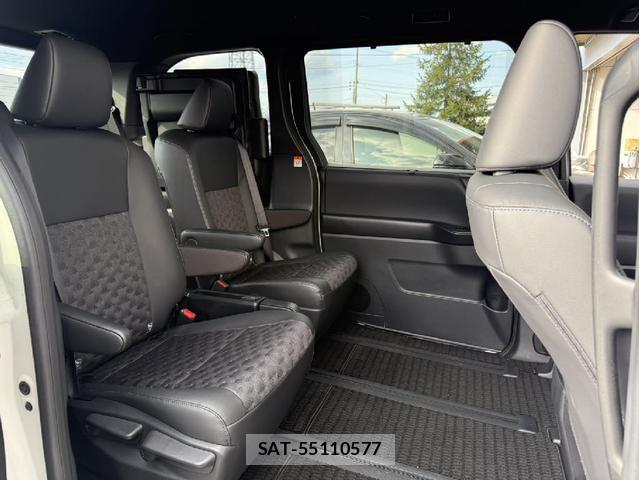 Toyota VOXY 2024-06 7803184-12