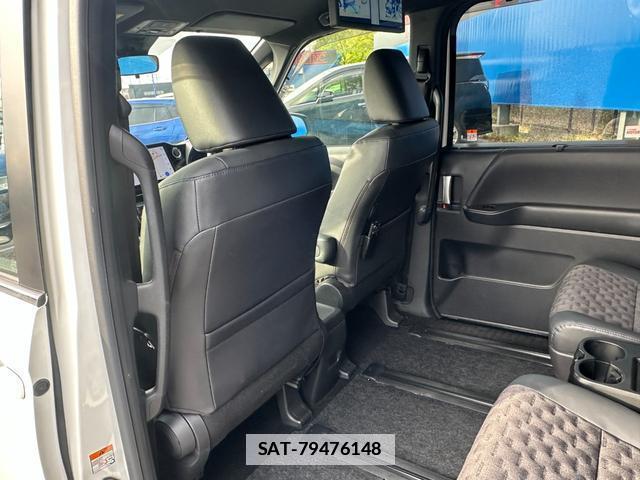 Toyota VOXY 2022-09 7803532-14