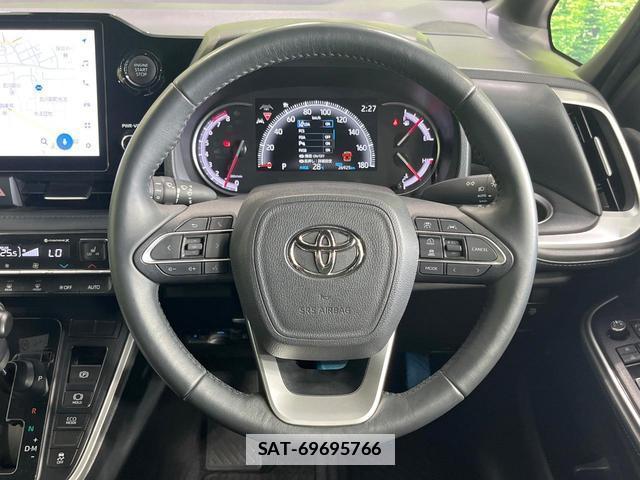 Toyota VOXY 2023-11 7803742-10