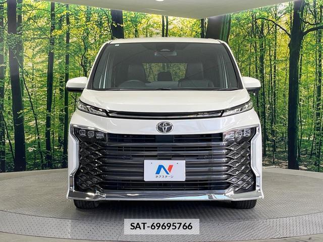 Toyota VOXY 2023-11 7803742-13