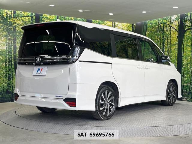 Toyota VOXY 2023-11 7803742-16