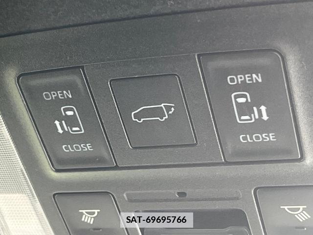 Toyota VOXY 2023-11 7803742-6