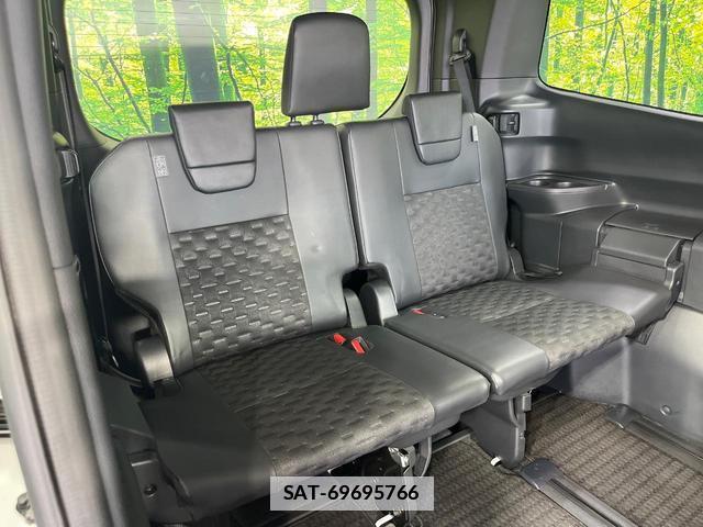 Toyota VOXY 2023-11 7803742-9