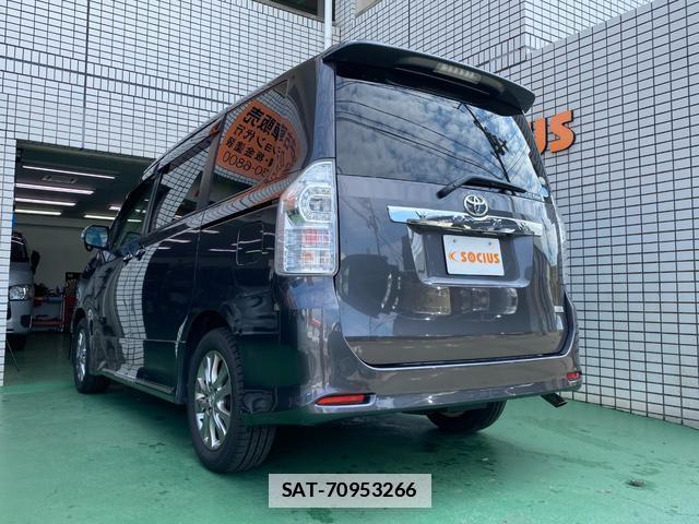 Toyota VOXY 2012-02 7803979-1