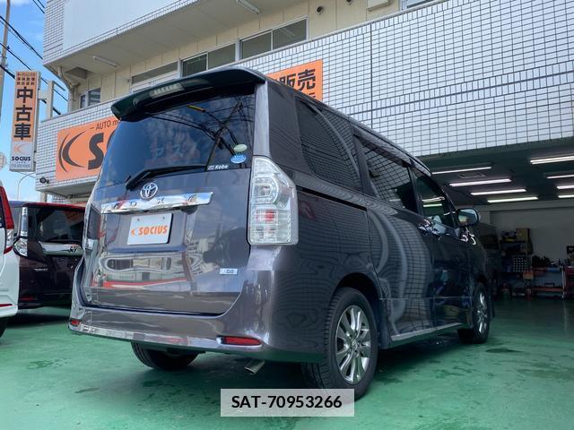 Toyota VOXY 2012-02 7803979-12