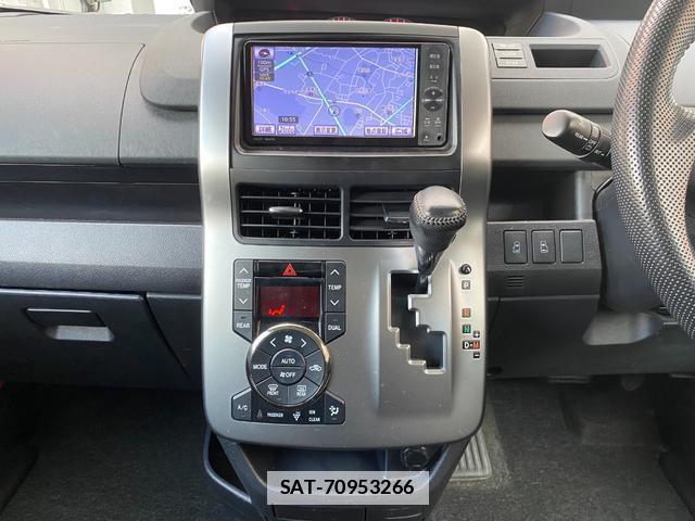 Toyota VOXY 2012-02 7803979-15