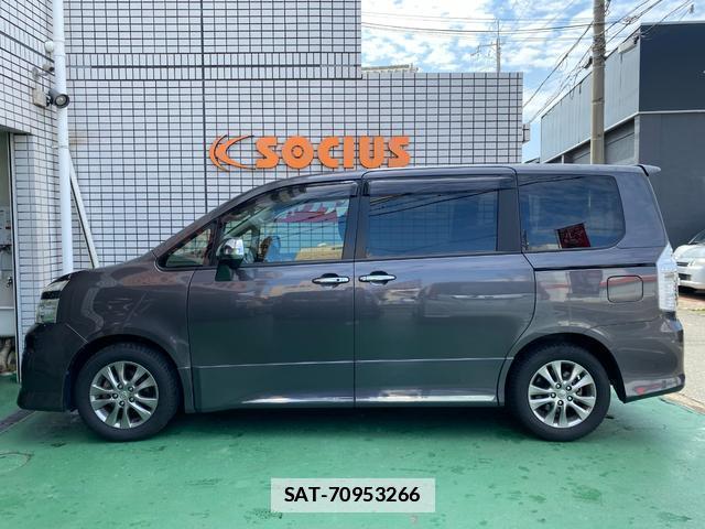 Toyota VOXY 2012-02 7803979-4