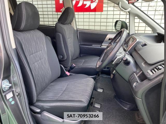 Toyota VOXY 2012-02 7803979-5