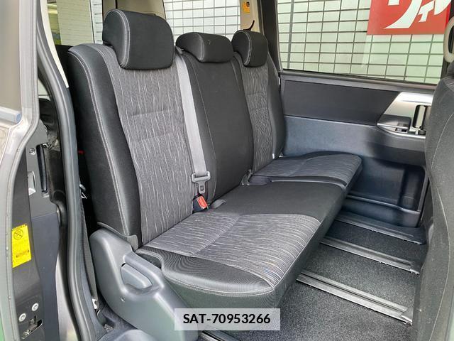 Toyota VOXY 2012-02 7803979-6