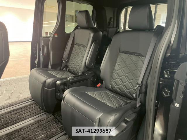 Toyota VOXY 2026-06 7804425-13