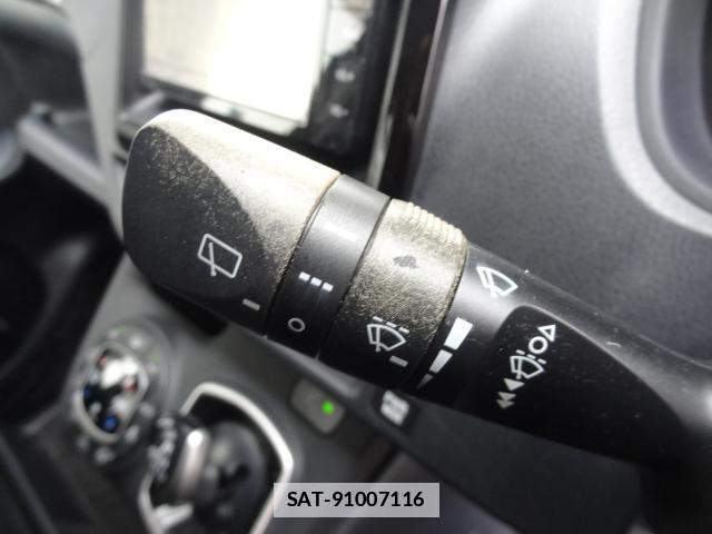 Toyota VOXY 2015-07 7805219-16