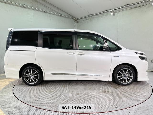 Toyota VOXY 2014-07 7805585-13