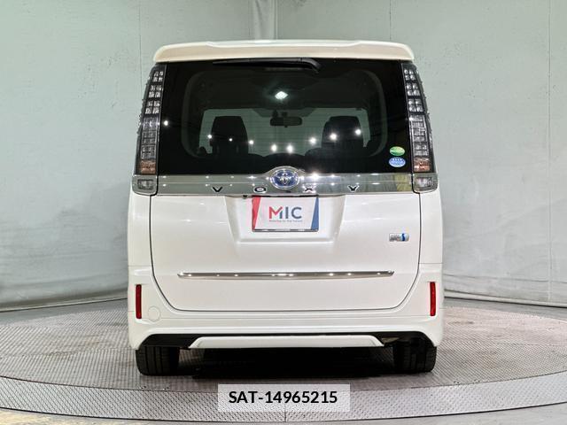 Toyota VOXY 2014-07 7805585-14