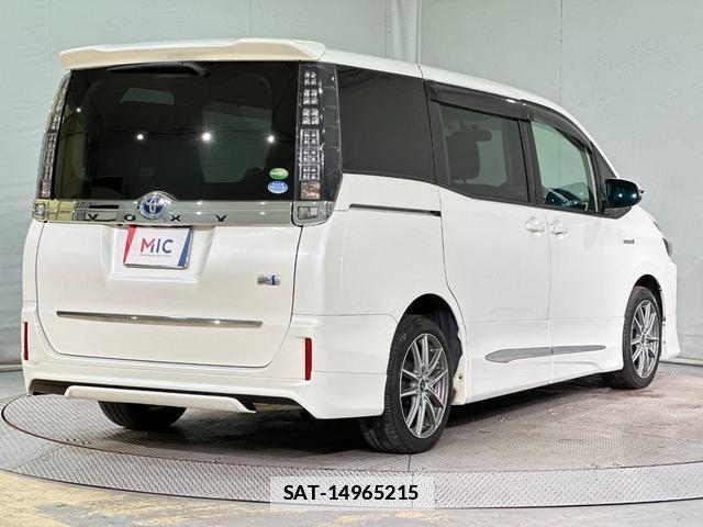 Toyota VOXY 2014-07 7805585-15