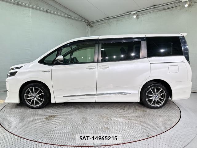 Toyota VOXY 2014-07 7805585-16