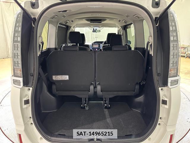 Toyota VOXY 2014-07 7805585-17