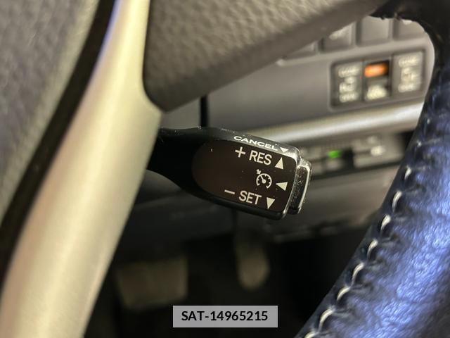 Toyota VOXY 2014-07 7805585-9