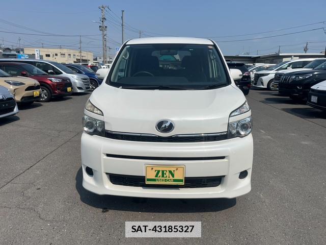 Toyota VOXY 2010-08 7805872-1