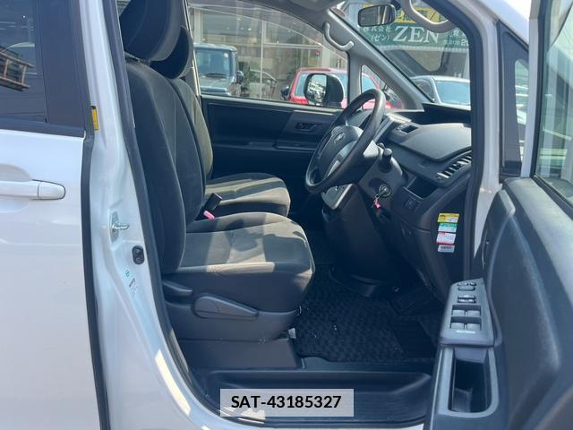 Toyota VOXY 2010-08 7805872-10