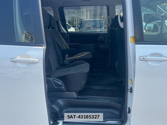 Toyota VOXY 2010-08 7805872-12