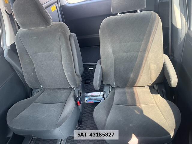 Toyota VOXY 2010-08 7805872-14