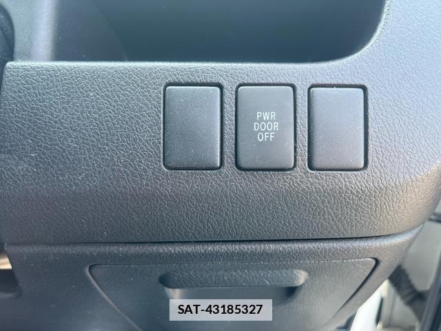 Toyota VOXY 2010-08 7805872-17