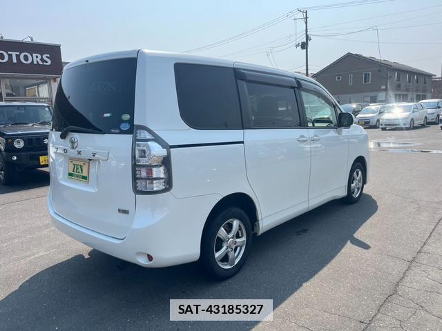 Toyota VOXY 2010-08 7805872-3