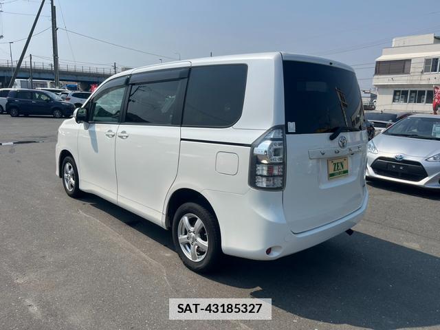 Toyota VOXY 2010-08 7805872-4