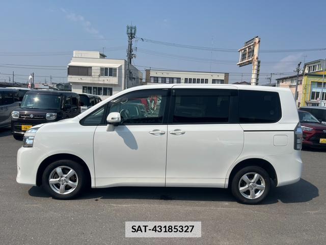 Toyota VOXY 2010-08 7805872-6