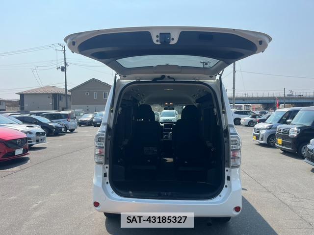 Toyota VOXY 2010-08 7805872-8
