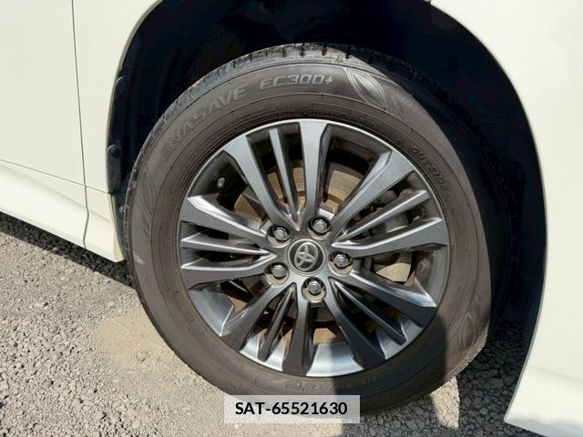 Toyota VOXY 2023-10 7805975-12