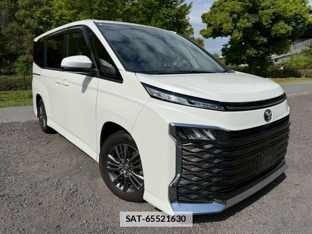 Toyota VOXY 2023-10 7805975-14