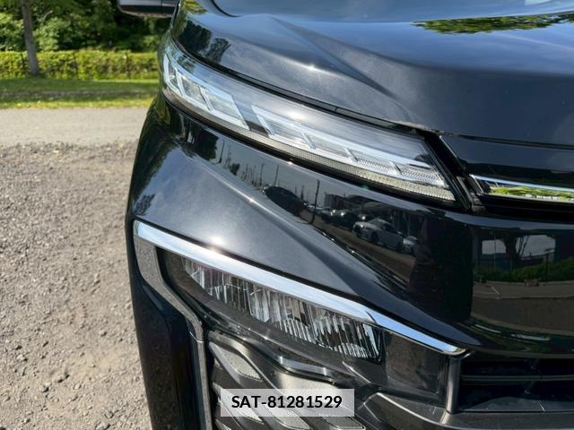 Toyota VOXY 2023-03 7805981-11
