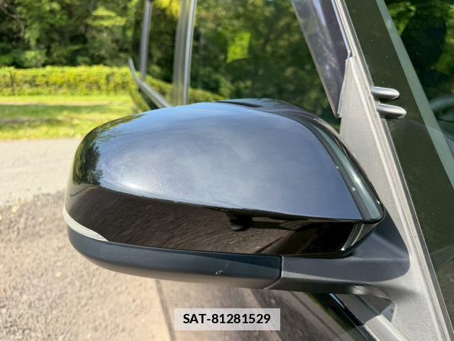 Toyota VOXY 2023-03 7805981-17