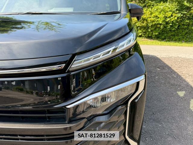 Toyota VOXY 2023-03 7805981-3