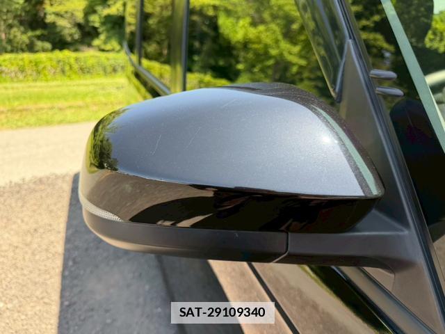 Toyota VOXY 2023-09 7805983-15