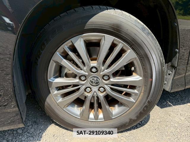 Toyota VOXY 2023-09 7805983-7