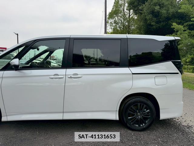 Toyota VOXY 2026-02 7805986-10
