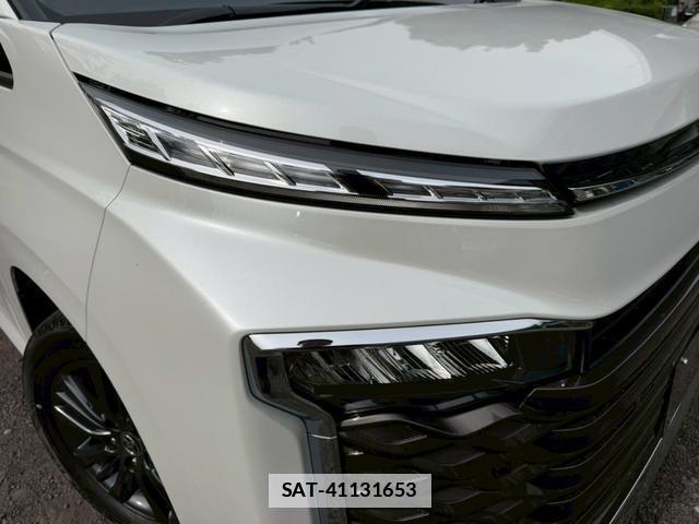 Toyota VOXY 2026-02 7805986-12